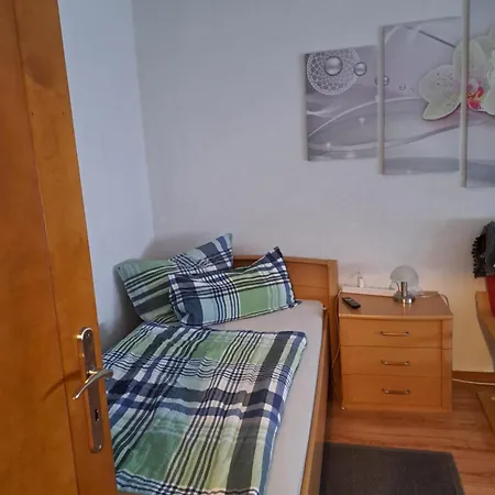 Monteur- Und In Hainichen Ot - Erdgeschosswohnung - Familie Weber